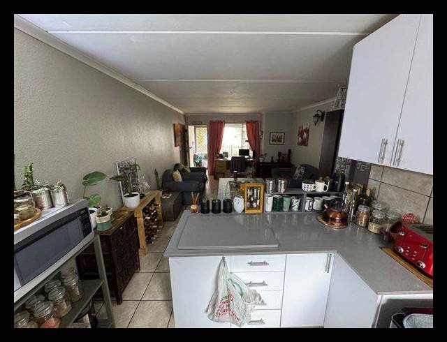 2 BEDROOM TOWNHOUSE FOR SALE IN GLEN MARAIS